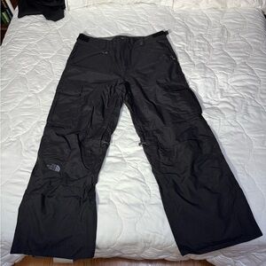 The North Face Men's Black Cargo Pants - Weather-Resistant & Durable!